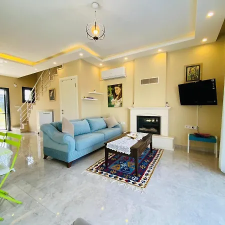 别墅 F Celik Villalari