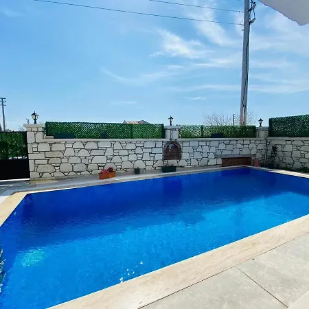 Villa F Celik Villalari